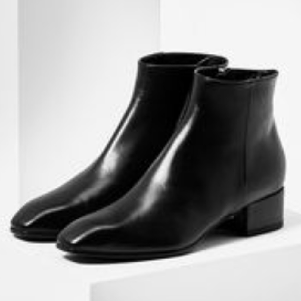 Naomi boots by AEYDE